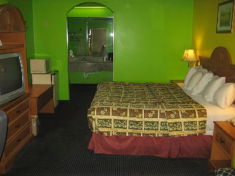 Sapphire Inn & Suites