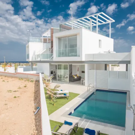 Villa Prol23, New and Modern 2Bdr Protaras Villa with Pool, Close to the Beach