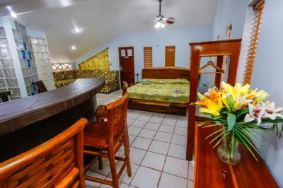Oceanfront Hotel Verde Mar Direct Access to the Beach
