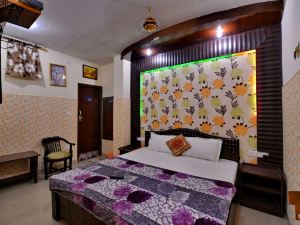 Hotel Dharam Villa