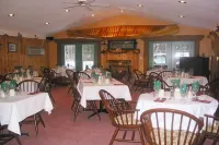 Algonquin Lakeside Inn فنادق في Dwight
