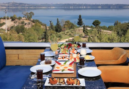 수르멜리 아다나 호텔