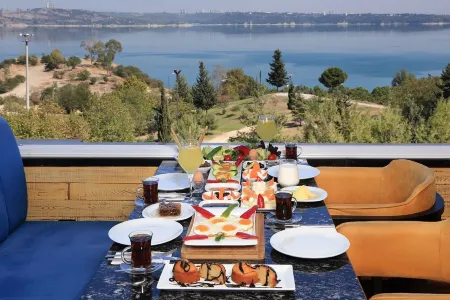 Golden Lake Hotel Отели рядом с достопримечательностью «F E H M İ Ö Z E L T Ü R K A Y T Ü N E L İ 3 0 0 M T .»