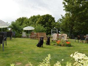 果園郊外小屋及沃爾茲餐廳民宿