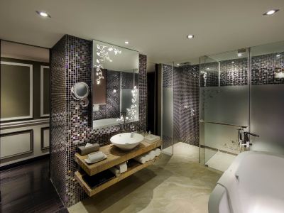 デラックスキング ホテル ロイヤル ホイアン Mギャラリーの写真