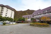 คุโรเบะ อุนะซุกิ ออนเซน ยามาโนฮะ โรงแรมใน