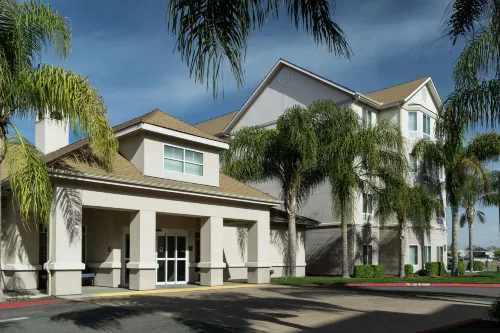 Homewood Suites by Hilton Fresno Airport/Clovis فنادق في كلوفيس