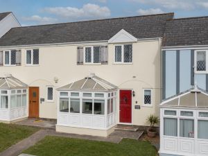 Cartwright's Cottage - Indoor Pool, Sports Courts, Play Park