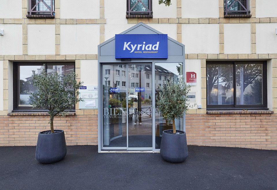 Kyriad Bezons - La Defense Over view