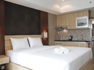 Deluxe Studio Room @ Tamansari La Grande Apartment by Travelio