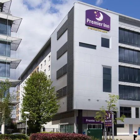Premier Inn London Ealing Отели рядом с достопримечательностью «Стадион «Гриффин Парк»»