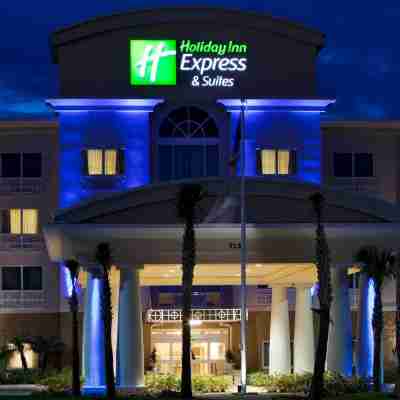 Holiday Inn Express & Suites Fort Pierce West Hotel Exterior