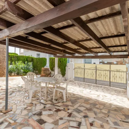 Spacious Bungalow with Airco, Private 5X10m Pool, Sandy Beach 300m, Free WiFi Отели в г. Эльс-Поблетс