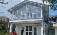 VIlla Agape Gunung Bakti Hotel di Desa Cipanas