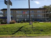Red Carpet Inn Jeffersonville فنادق في Jeffersonville