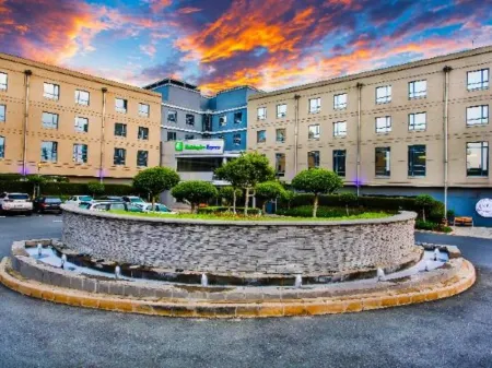 Holiday Inn Express SANDTON - WOODMEAD by IHG