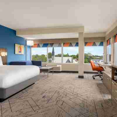Holiday Inn Express & Suites EVANSVILLE DOWNTOWN by IHG Rooms