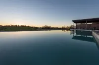 The Louise, Beckons - Pool