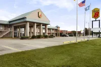 Super 8 by Wyndham New Iberia - Motels