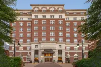 Residence Inn Alexandria Old Town/Duke Street Отели рядом с достопримечательностью «Контрабандс энд Фридмен Семетери Мемориал»