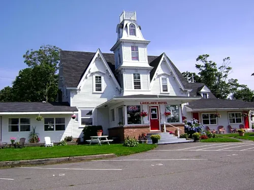 Lakelawn B&B and Motel Hotels in Yarmouth