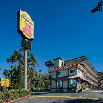 Super 8 by Wyndham San Diego Hotel Circle Отели рядом с достопримечательностью «Пляж Мишен-Бич»