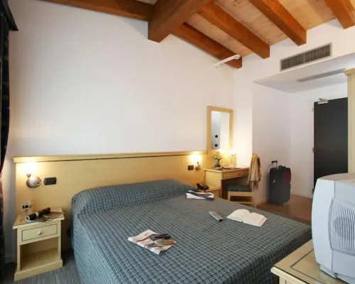 Hotel Mary Các khách sạn gần Phòng trưng bày nghệ thuật A Plus A Gallery