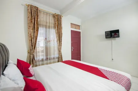 3 Berastagi Hotel
