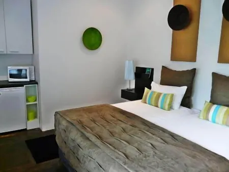 KaapsePracht Bed & Breakfast Отели в г. Сомерсет-Уэст