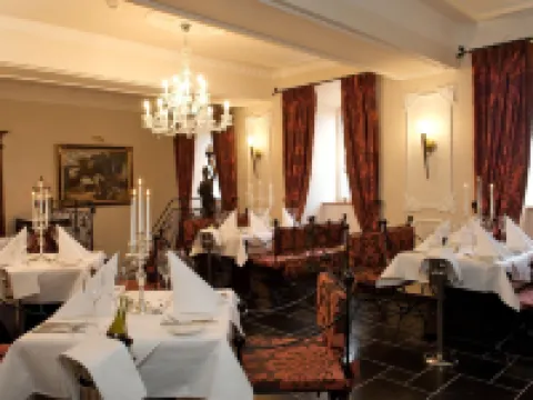 Burghaus & Villa Kronenburg Hotels in Dahlem