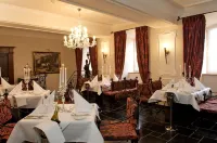 Burghaus & Villa Kronenburg Hotels in Dahlem