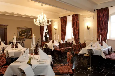 Burghaus & Villa Kronenburg