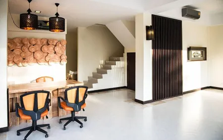 Chivapuri Residence Trat Отели рядом с достопримечательностью «Wat Buppharam or Wat Plai Klong»