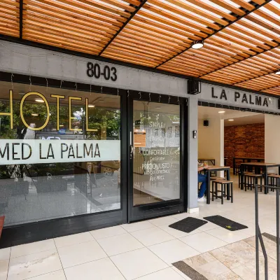 Med la Palma Hotels near Asados La 80