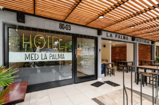 Med la Palma Hotels near Asados La 80