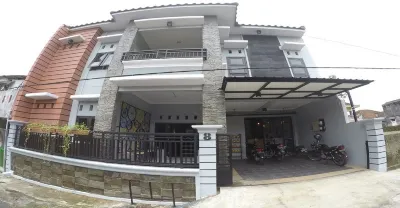 InnBox Capsule Hotel Các khách sạn ở Jemberlor