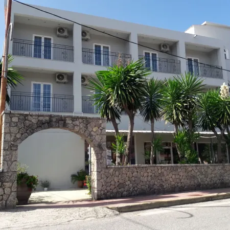 Angela Hotel & Apartments
