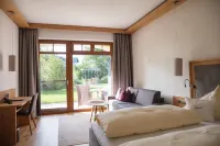 Garten - Hotel Sallerhof Hotels in Grodig