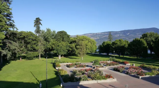 Hotel Zed Kelowna Отели рядом с достопримечательностью «Оканаган»