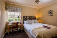 The Hawk Inn - parking