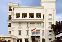 HW Hotel Padang Hotels near Pantai Air Manis