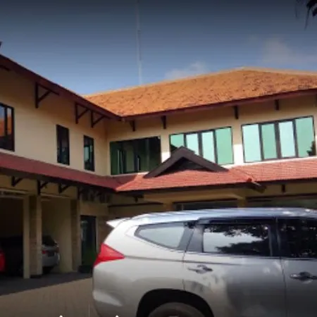 Hotel Bali Отели в г. Мадиун