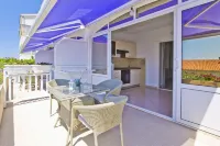 Violeta Hvar - parking