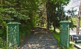 Unique and Secluded Country Estate Near Pittsburgh - Housity