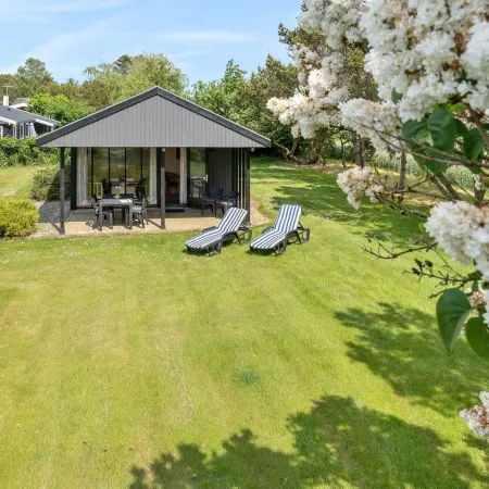 "Veljan" - 400m from the Sea Hotels in Bogense