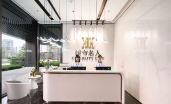 Celebrity City Serviced Apartment (Huizhanzhang Bay East City Guozhanbei Subway Station)