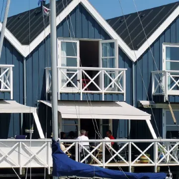 "Knud" - 2m from the Sea