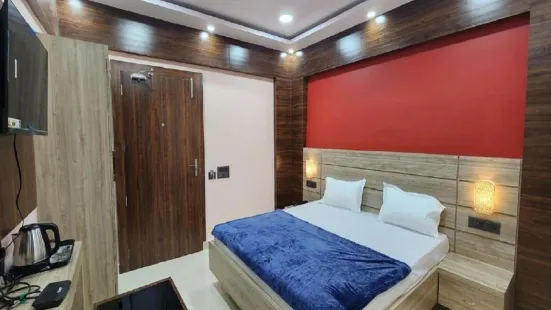 Staymaker Hotel Bhagwan - Only Indian Citizens Allowed