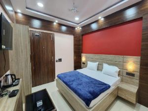 Staymaker Hotel Bhagwan - Only Indian Citizens Allowed