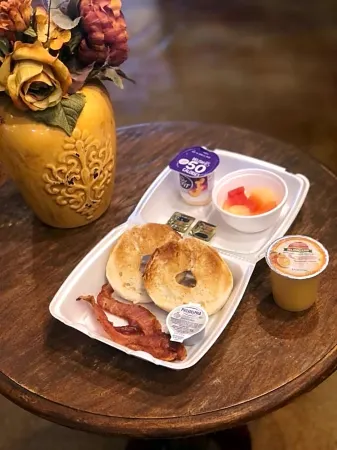 The Classic Desert Aire Hotel Отели рядом с достопримечательностью «Парк Вашингтон»